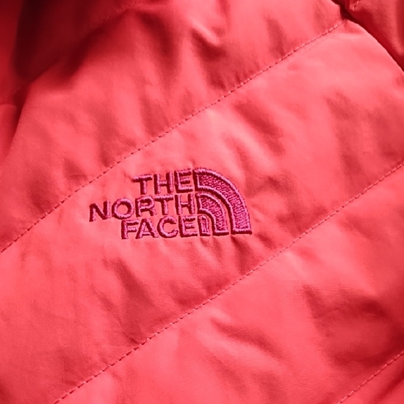 The North Face Vibrant Coral Quilted Jacket - Picture 3 of 7